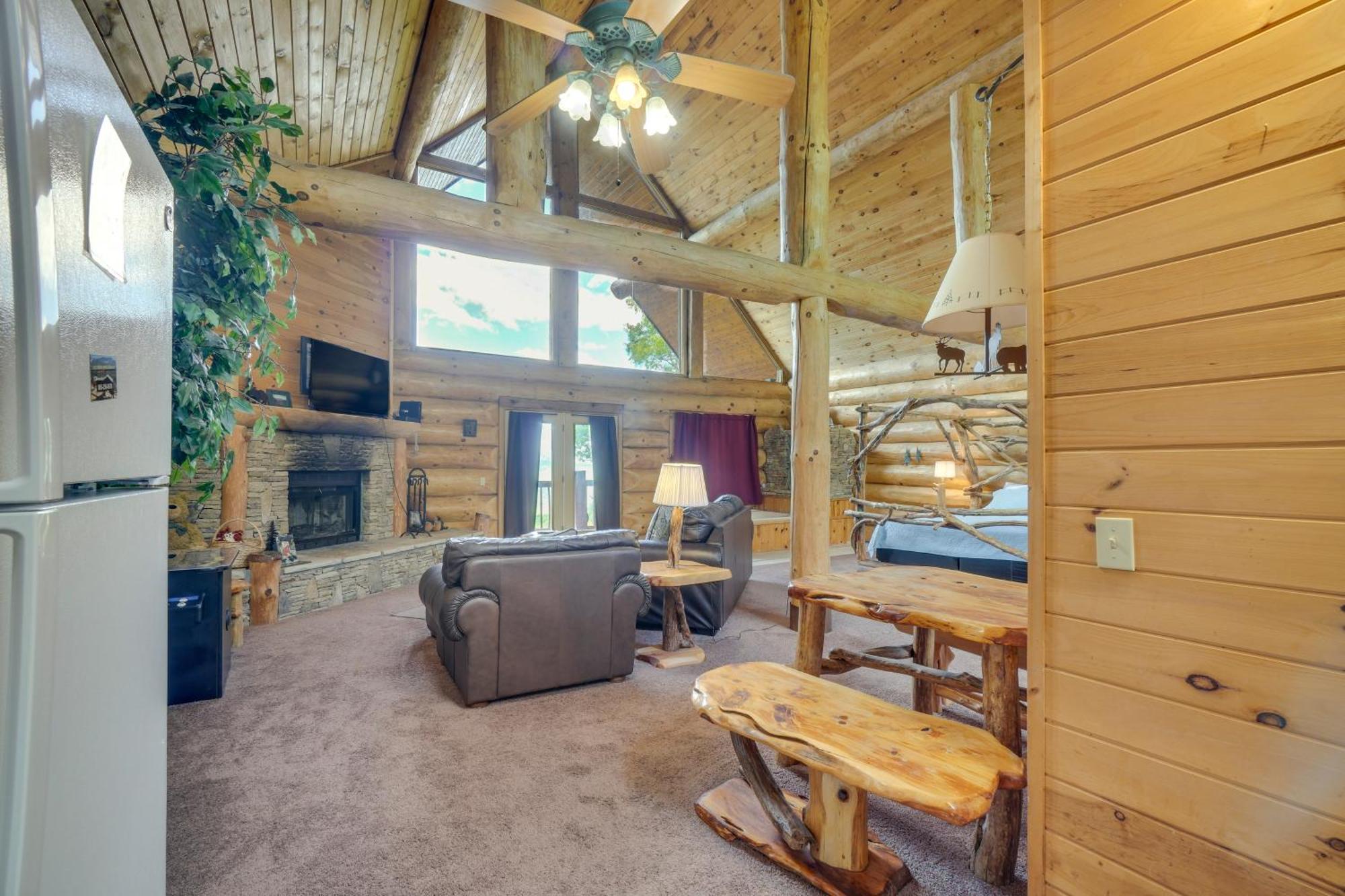 Gatlinburg Cabin With Hot Tub About 11 Miles To Downtown Exterior foto